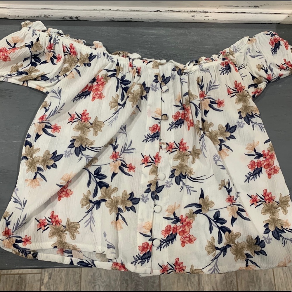 American Eagle off the shoulder shirt